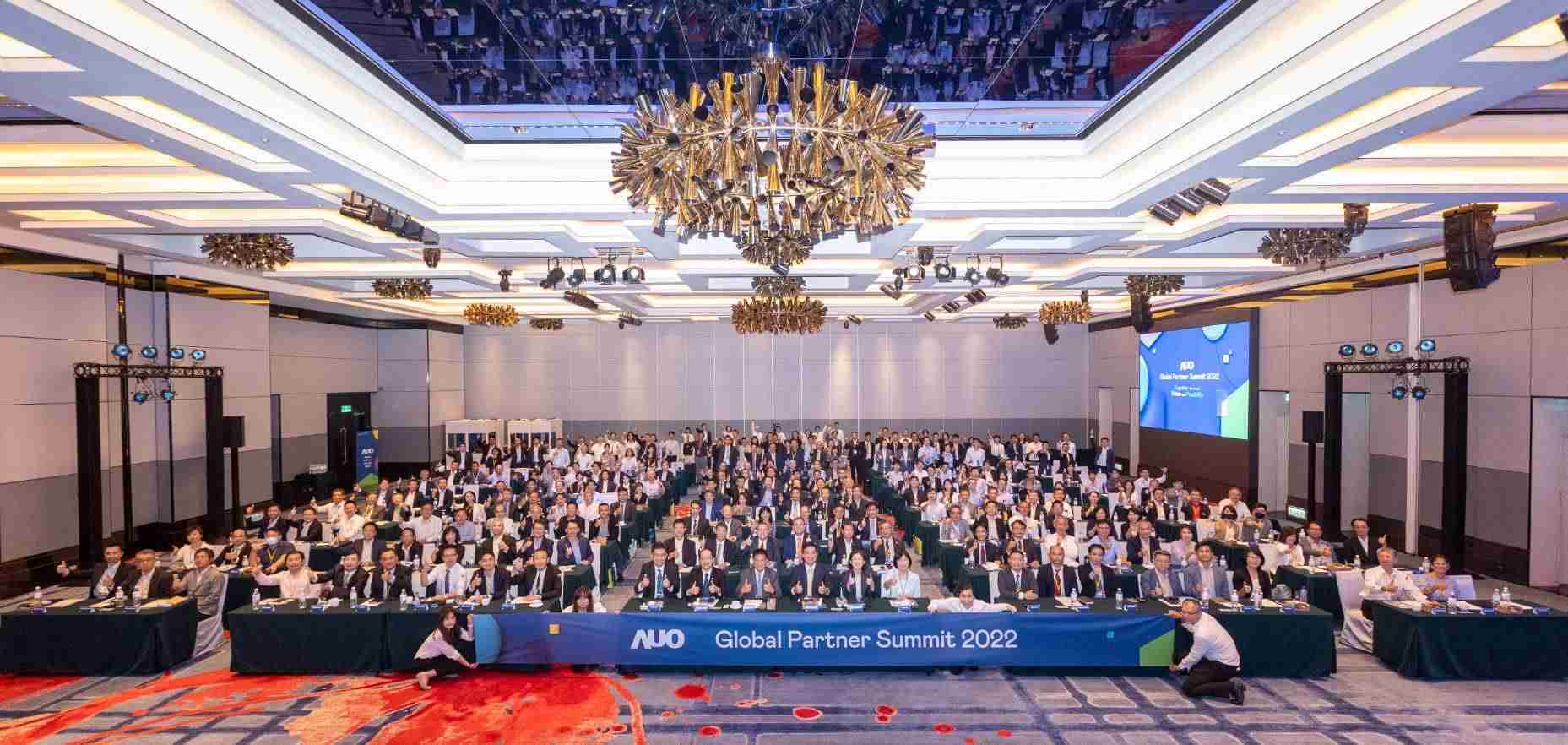 友達推動「安心、、創新、、、用心、、、、同心、、、、盡心」五星職旅，，，，為菲籍員工打造全方位照護，，首度贏得「人權實踐與發展領袖獎」殊榮