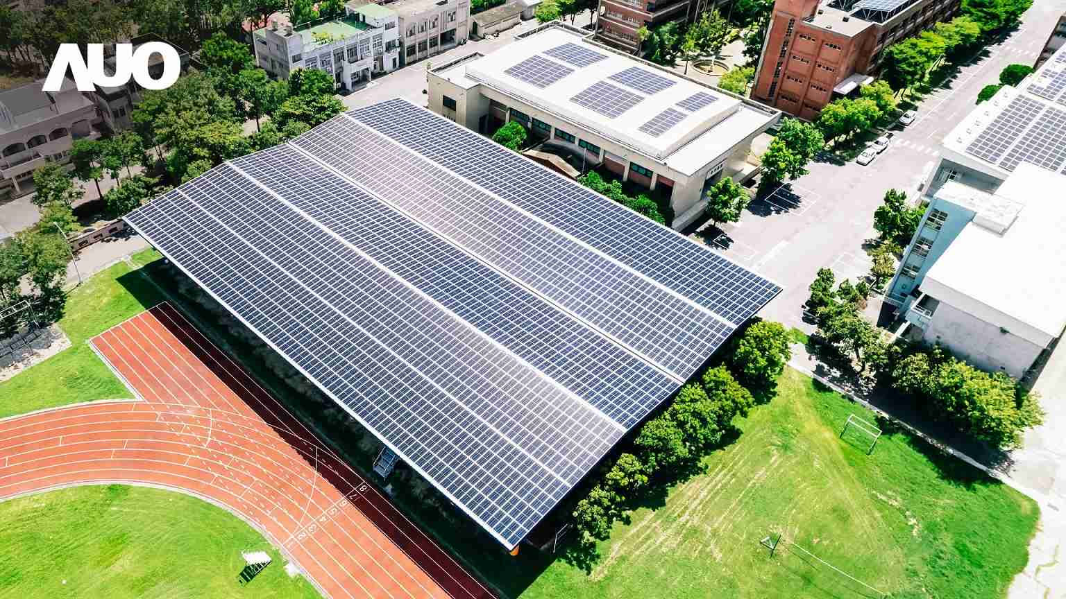 巨星国际SunSteel光电整合型浪板具备快速安装、、、、轻量化优势,,可提升15%发电效能,,,通过国际IEC与台湾VPC认证安全、、、防漏、、耐候标准