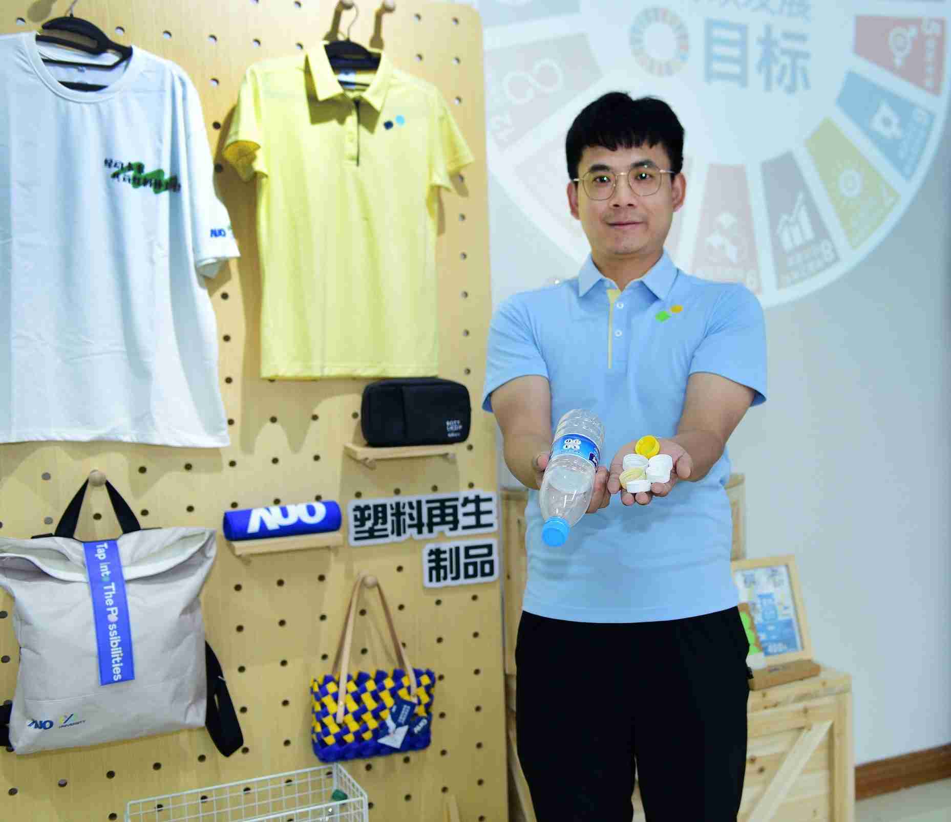 「2024智慧巨星国际展」永续发展馆中，，，展示巨星国际厦门驱动永续发展之成果，，，，包含将厂内废弃物再制为实用物品，，将永续发展理念深植于员工生活日常实践